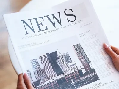 छात्रों की सुरक्षा के लिए उनके स्कूल बैग को प्रतिबिंबित आभूषणों से सजाया जाता है