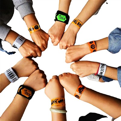 पहनने वाले पर परावर्तक बनियान की सुरक्षा कैसे देखें?