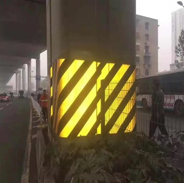 चिंतनशील रेनकोट सामग्री बरसात की रात में उज्ज्वल चिंतनशील रेखा,