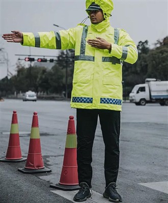 रिफ्लेक्टिव रेनकोट क्या है?