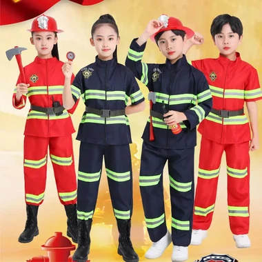 रिफ्लेक्टिव जैकेट पहनकर हम भी छोटे ट्रैफिक पुलिस की तरह हैं,